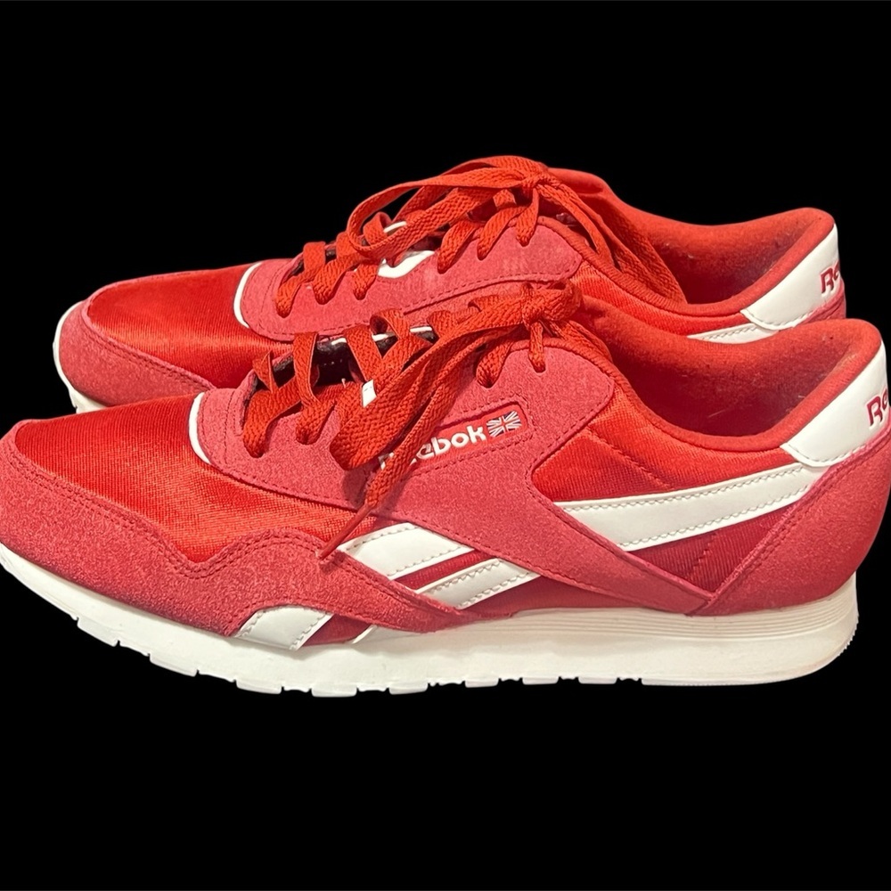 Reebok Red and White Retro Runner Sneakers size 9 - Picture 2 of 6
